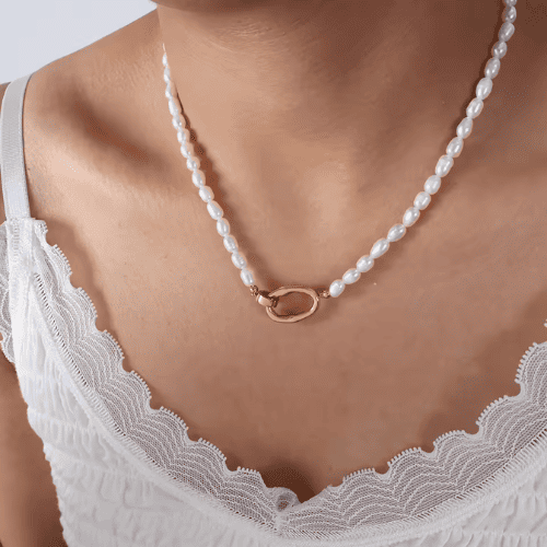 Collier de Perles d’Eau Douce pour Femme – Élégance et Modernité